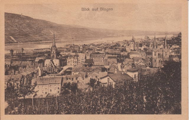 Bib Blick auf zwei Kirchen und Ort