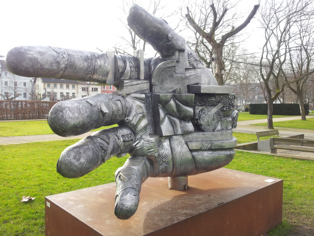 Bin Hand Kunst Maerz 2014