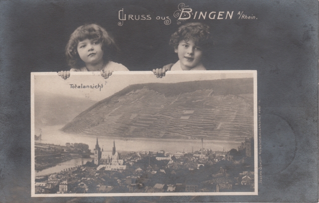 Bin Gesamtansicht Rahmen zwei Maedchen 1905