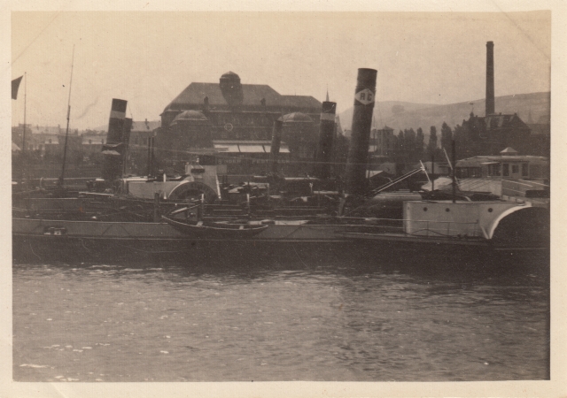 Bin Rheinpromenade m Dampfschff 1925